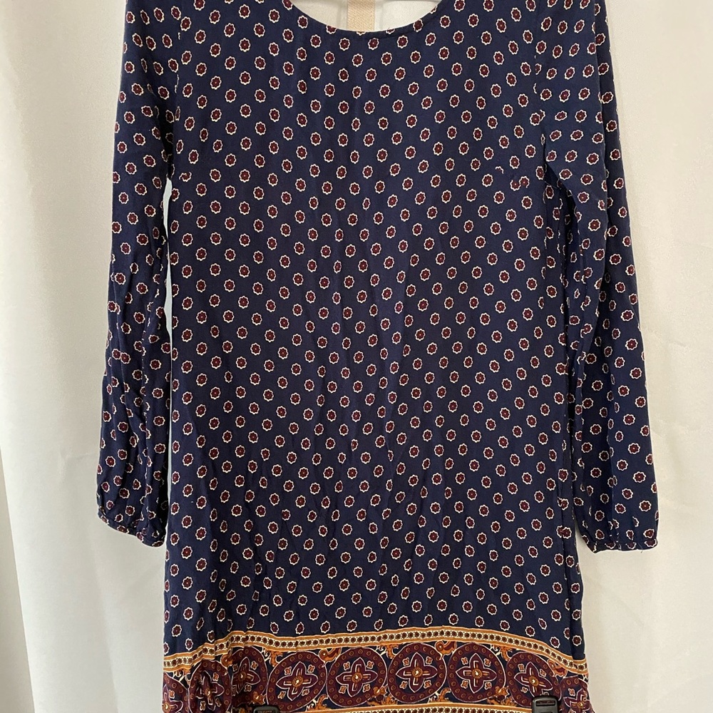 Forever 21 Long Sleeve Drop Back Dress